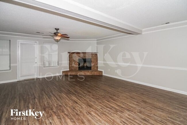 Foto del edificio - 5864 Ridgehill Dr