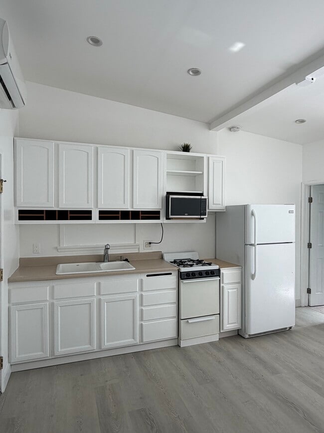 Building Photo - 8561 Orion Ave
