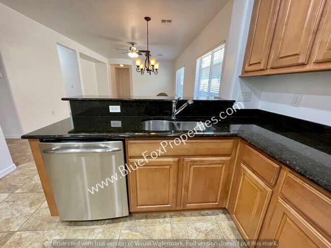 Building Photo - 1112 W Montelupo Dr