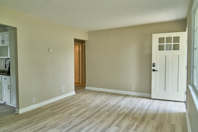 Building Photo - 1704 S Jersey Ave