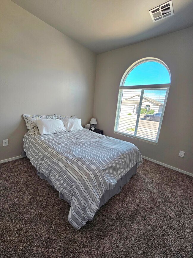 Foto del edificio - 2022 Home with Split Bedroom Layout & Beau...