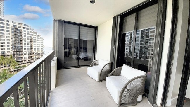 Foto del edificio - 520 Brickell Key Dr