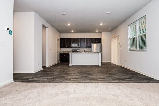 Foto del edificio - 195 Hamilton Pointe Dr