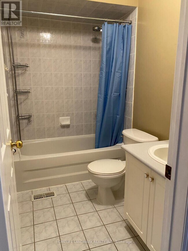 Building Photo - 1575 S Parade Ct