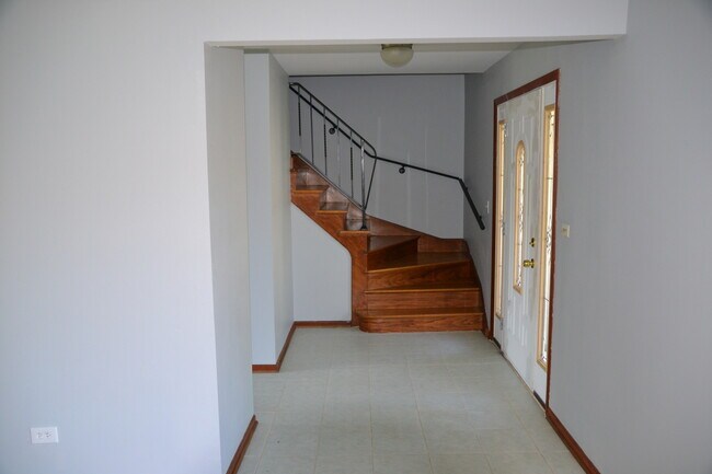 Building Photo - 1222 Bay Ct