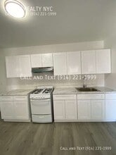 Building Photo - 176 Oak St