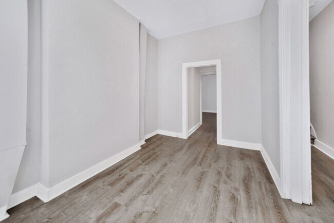 Foto del edificio - ASAP Move In Ready Three Bed One Bath