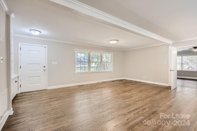 Building Photo - 203 Nottingham Dr