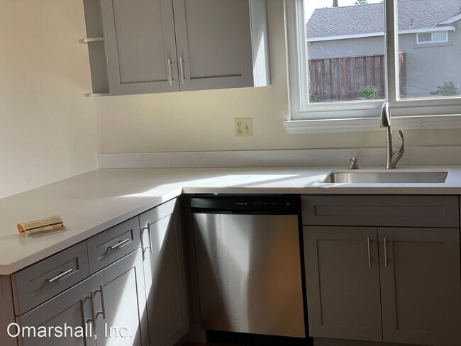 Building Photo - 4 br, 2 bath House - 3075 Via Del Sol