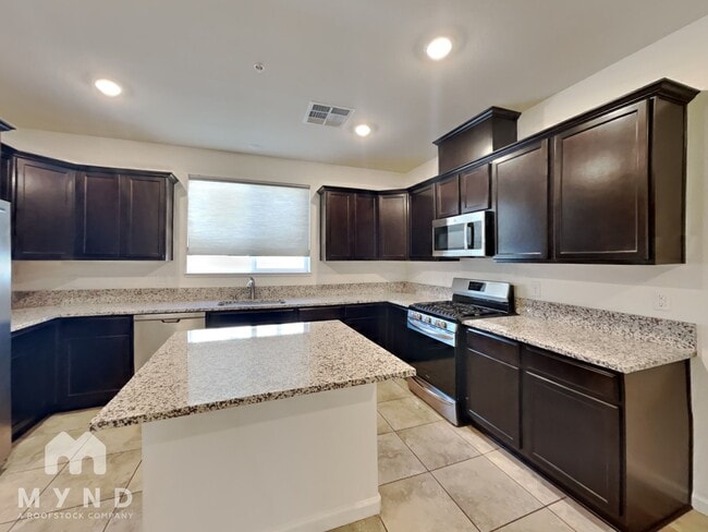 Building Photo - 2988 Silver River Ln