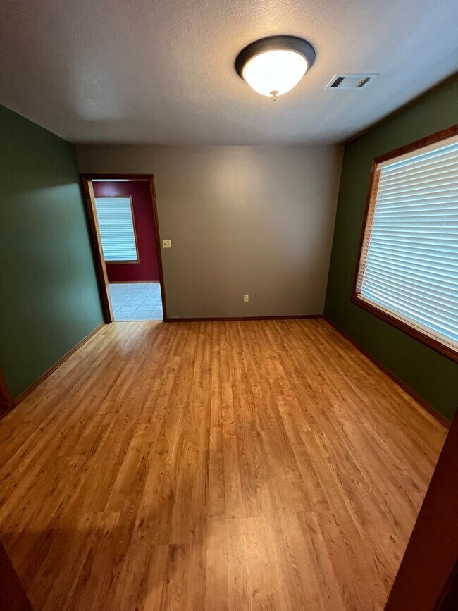 Building Photo - 3 Bed 2 Bath House Right by Rena Elementar...