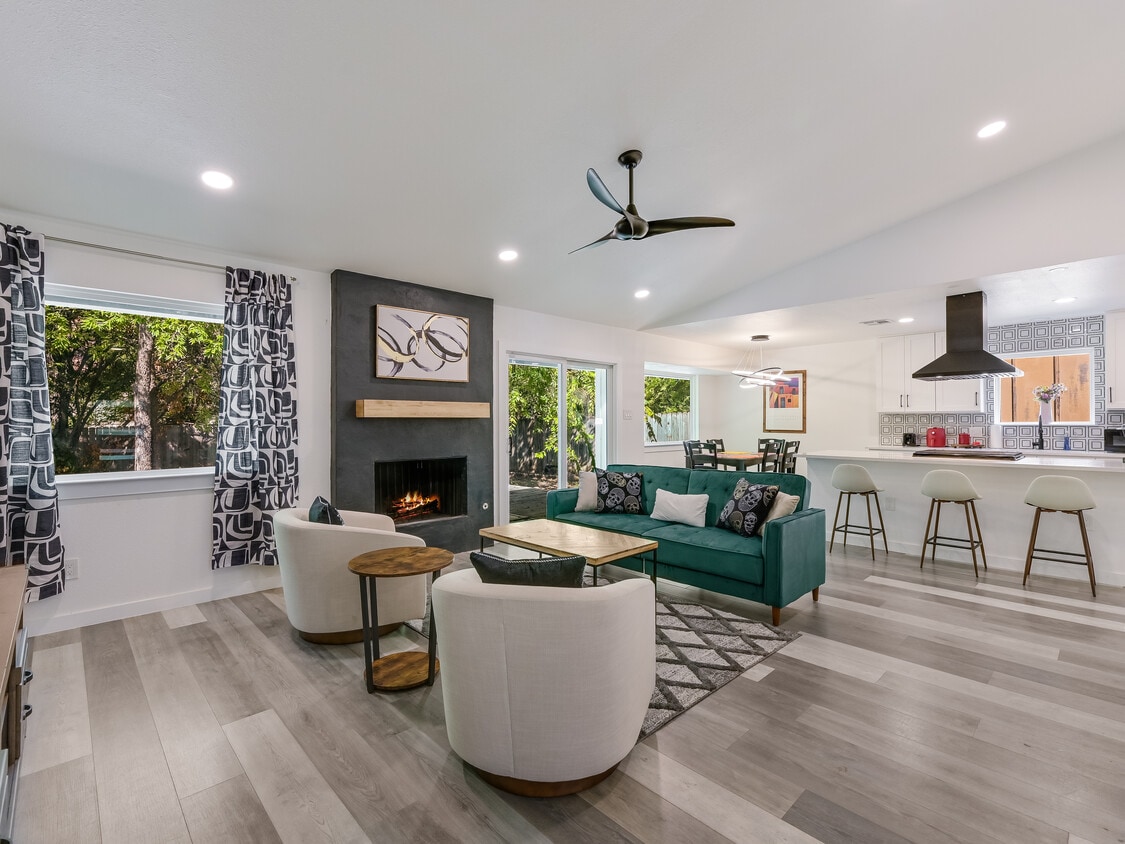 Foto del edificio - 2512 Lazy Oaks Dr