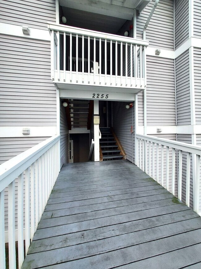 Building Photo - STUNNING WATER VIEW - Bremerton Condo