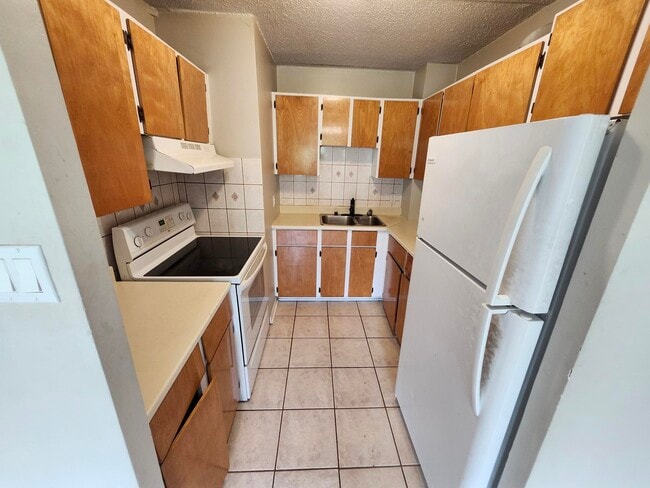 Building Photo - 411 Ellerdale St