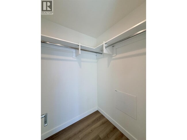 Building Photo - 6075 Wilson Ave