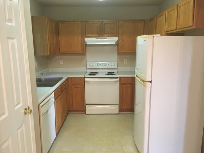 Building Photo - 2401 Laurel Falls Ln