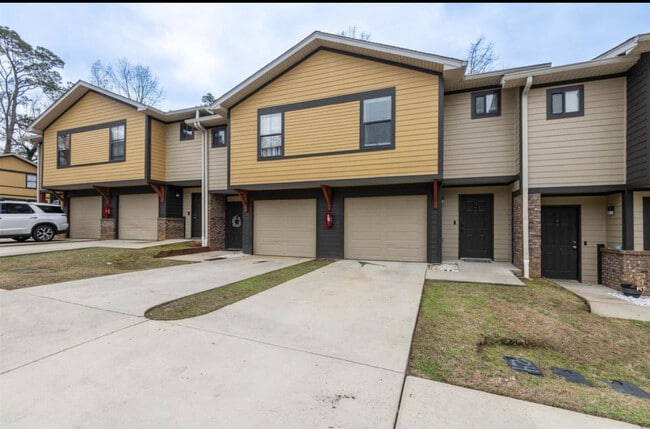 Building Photo - 741 White Dr