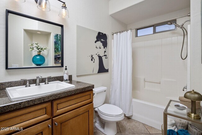 Foto del edificio - 1351 N Pleasant Dr