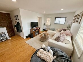 Building Photo - 9 Boston St