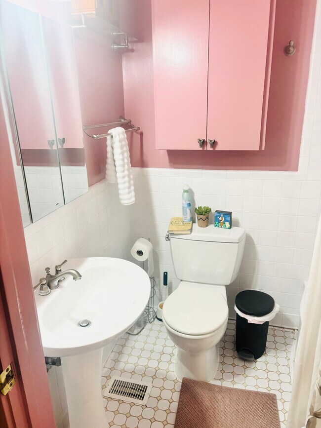 Baño 2 - 1100 Hawthorne St