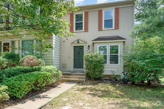 Building Photo - 10701 Houck Dr
