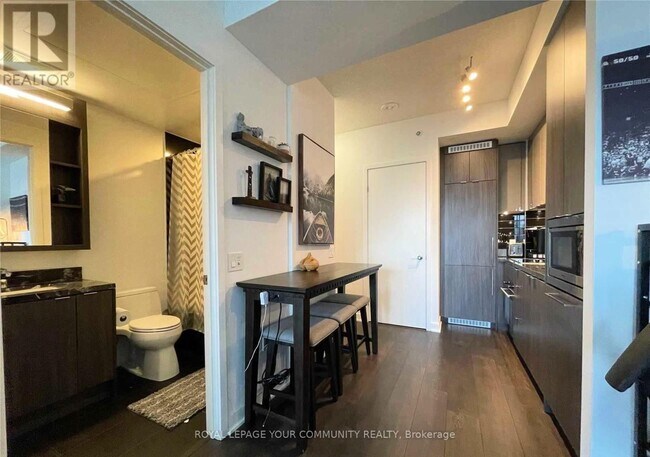 Building Photo - 125-4125 Blue Jays Way