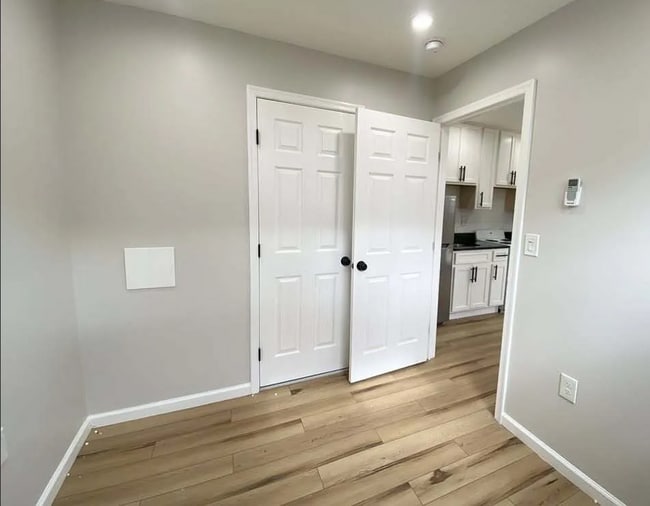 Photo - 243 E Fayette St Apartment