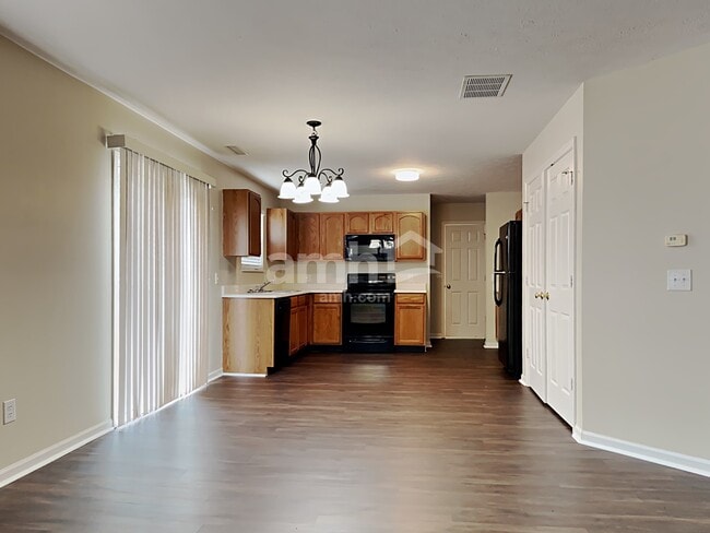 Building Photo - 2219 S Briarwood Dr