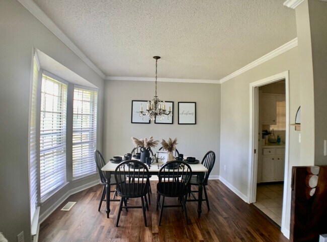 Foto del edificio - 720 Cedar Cone Cir