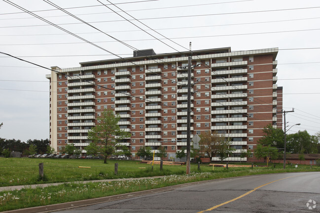 Building Photo - Bayview Towers