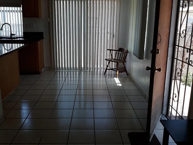 Foto del edificio - 4433 Triggs St