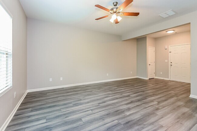 Foto del edificio - 481 Scotland Dr