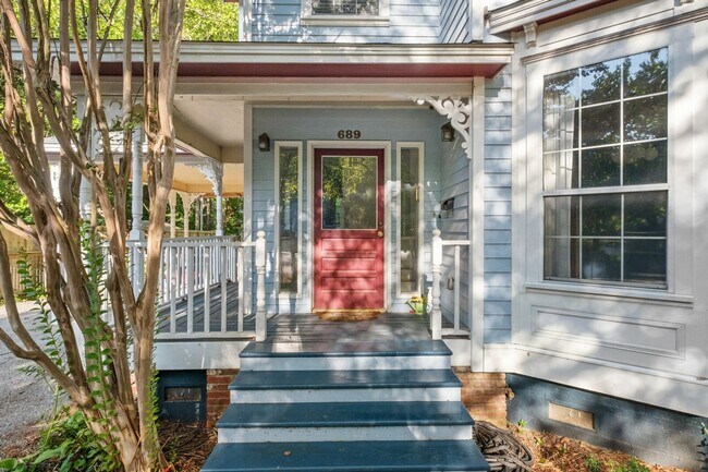 Foto del edificio - HISTORIC DOWNTOWN  3 bedroom 2.5 bath home