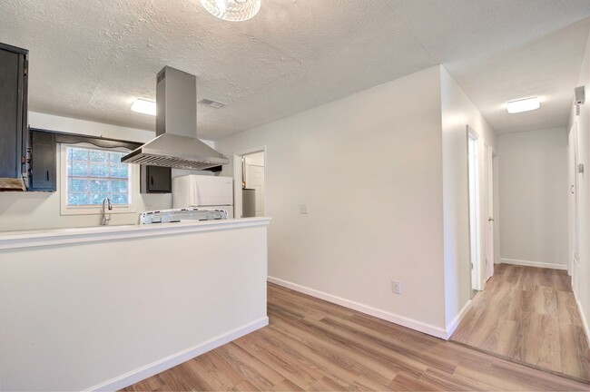 Building Photo - Completely Renovated 2-Bedroom in Opelika!