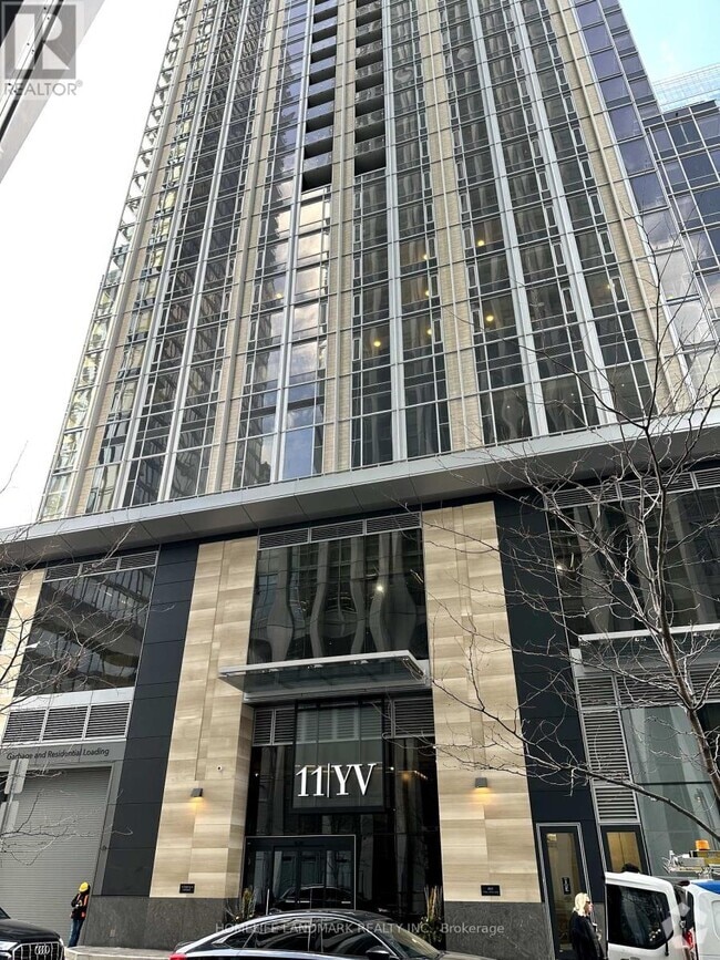 Building Photo - 11-2611 Yorkville Ave