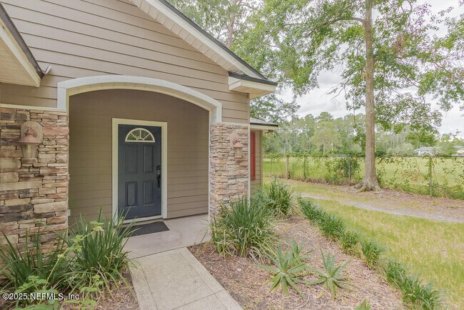 Building Photo - 2039 Navaho Ave