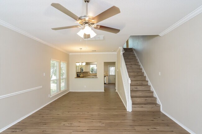 Building Photo - 8639 Sunny Oaks