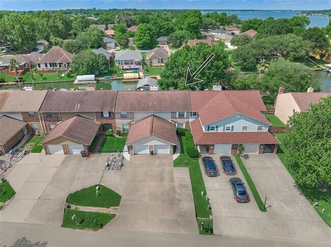 Foto del edificio - 13237 Bluff View Dr