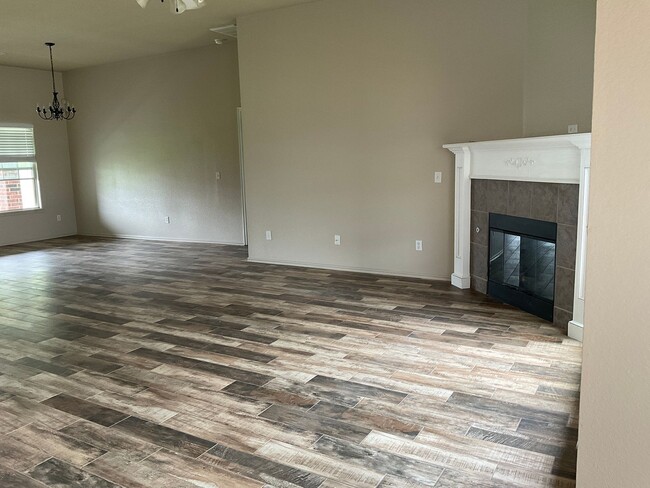 Building Photo - 2321 Berry Ln