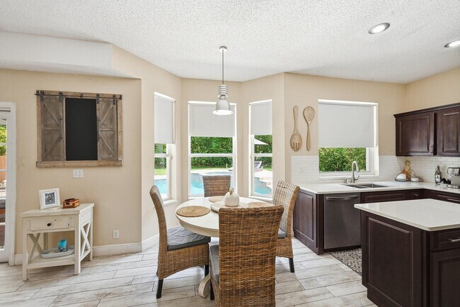 Foto del edificio - 15073 Oak Chase Ct