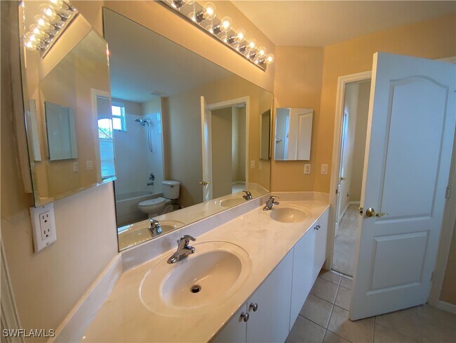 Foto del edificio - 2677 Blue Cypress Lake Ct