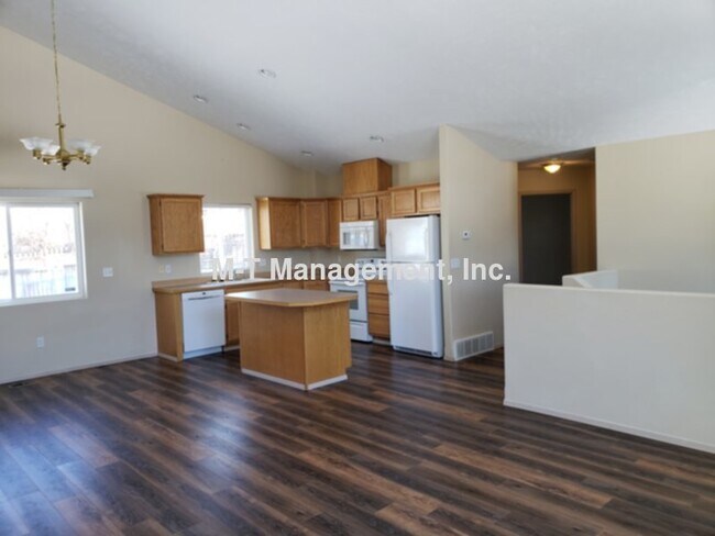 Building Photo - 1028 E 29th Ave