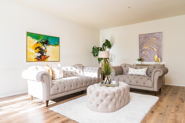 Livingroom - 2311 Schader Dr
