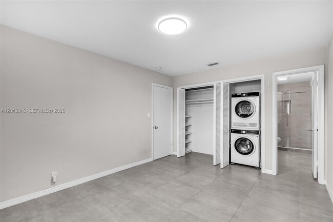 Building Photo - 2175 NE 56th St