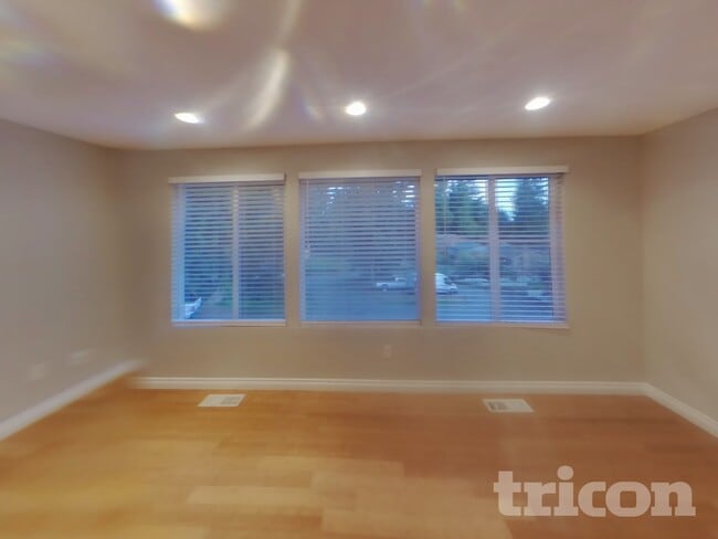 Foto del edificio - 7213 NW Rhododendron Pl