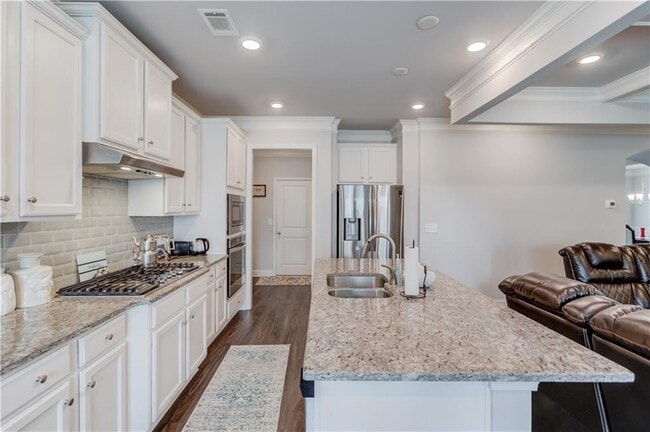 Foto del edificio - 404 Henson Farm Dr