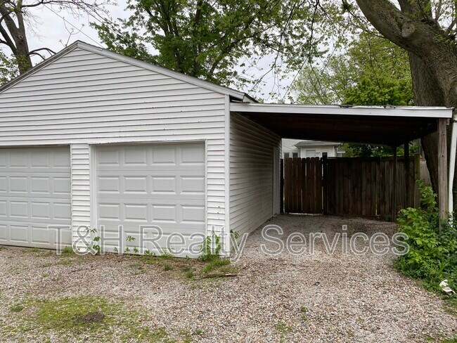 Building Photo - 4726 N College Ave