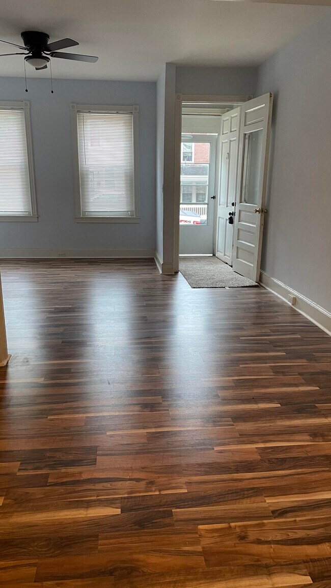 Foto del edificio - 517 N Franklin St