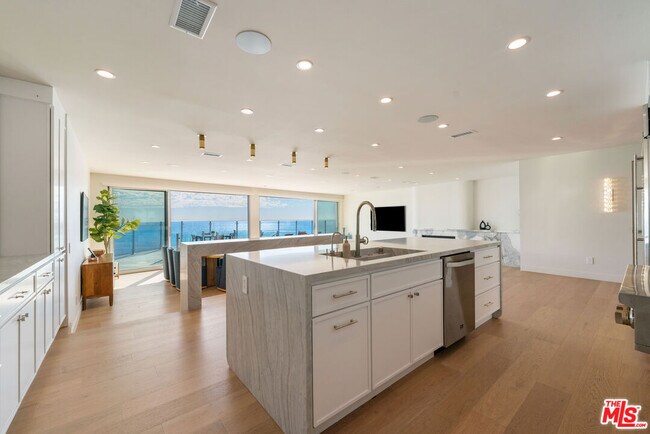 Building Photo - 18254 Coastline Dr