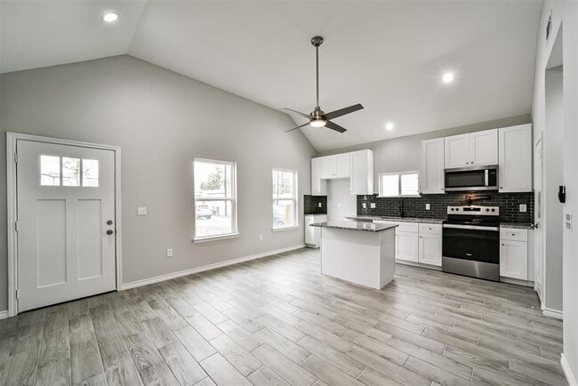 Building Photo - 16613 E Lynbrook